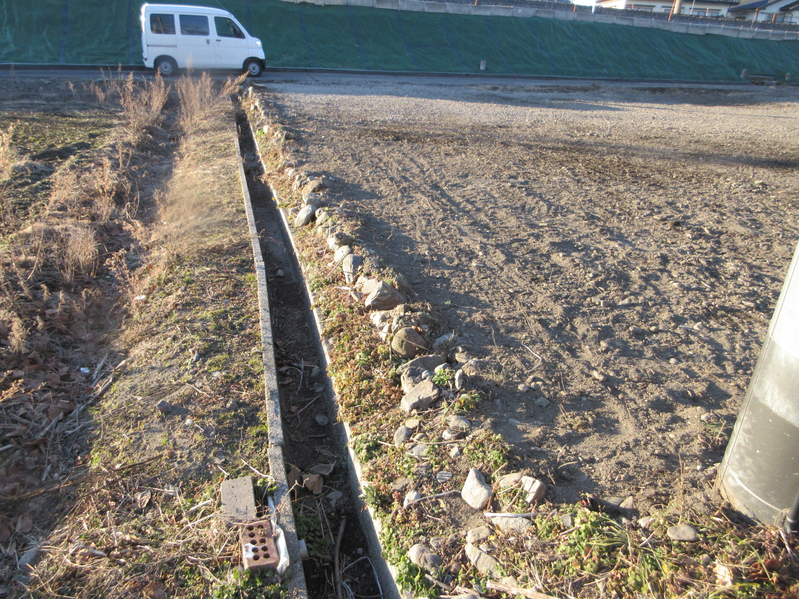 接道：北西（町道1068）北東（町道1063）二項道路