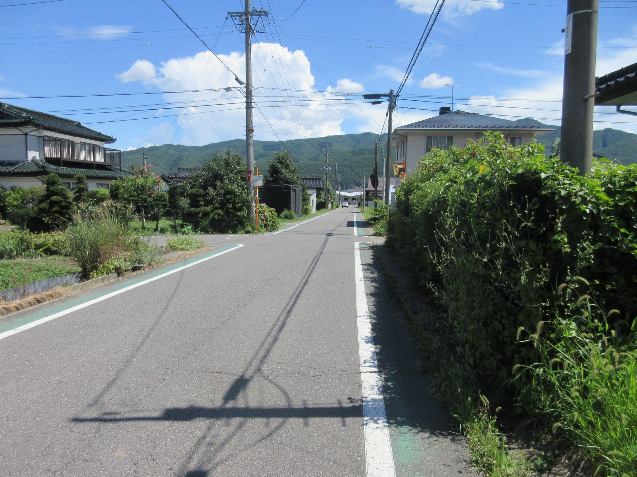 北側接道：町道11号（至羽場駅：170ｍ）