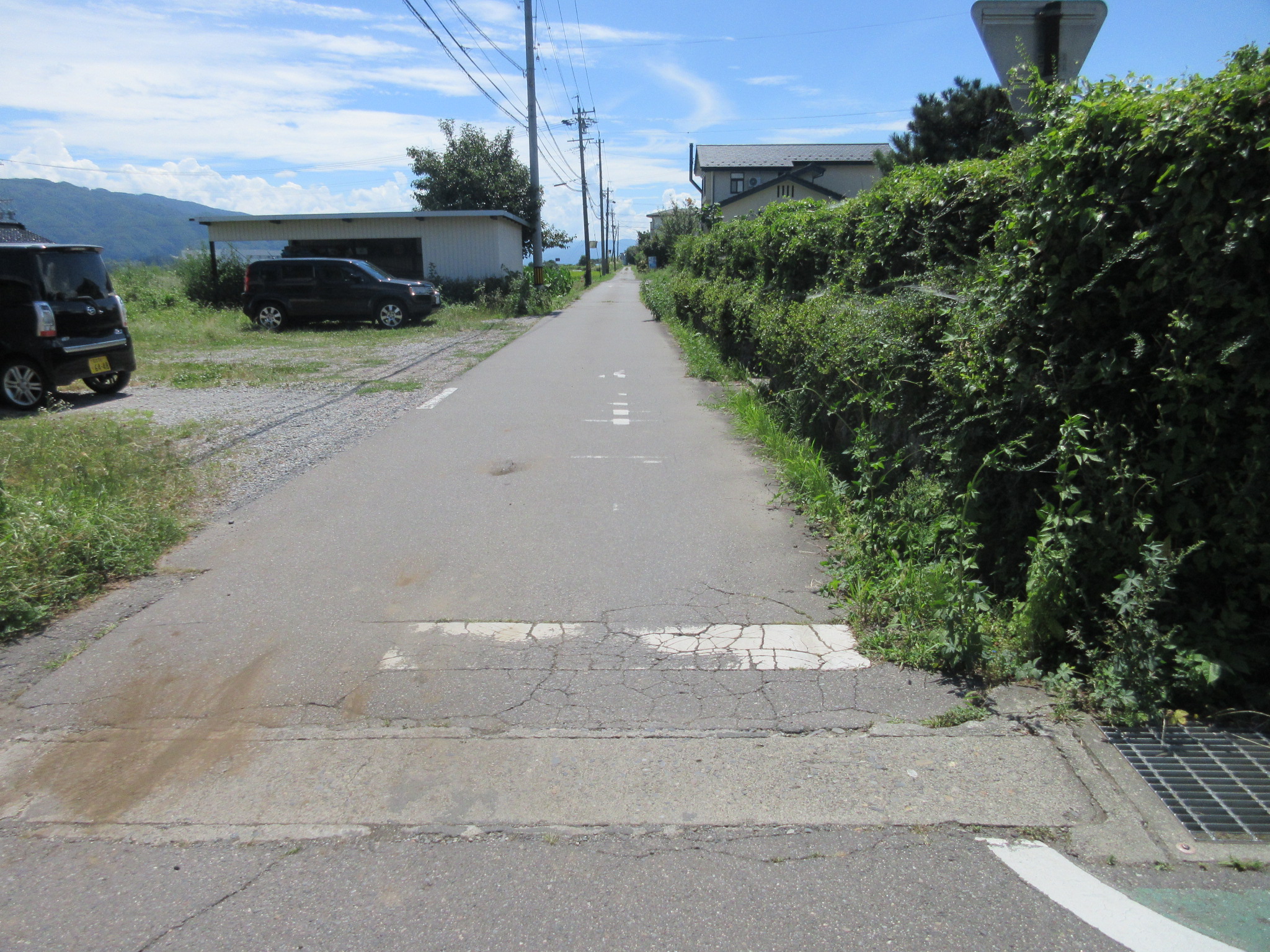 東側接道：町道1518号