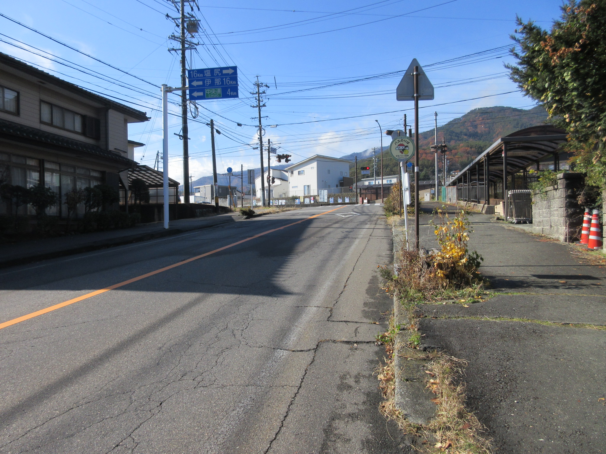 南側接道：町道1号