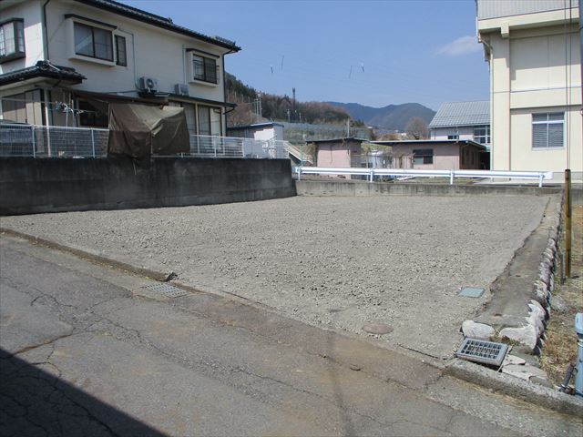 すぐ裏は辰野高校です。上下水宅地内桝あり