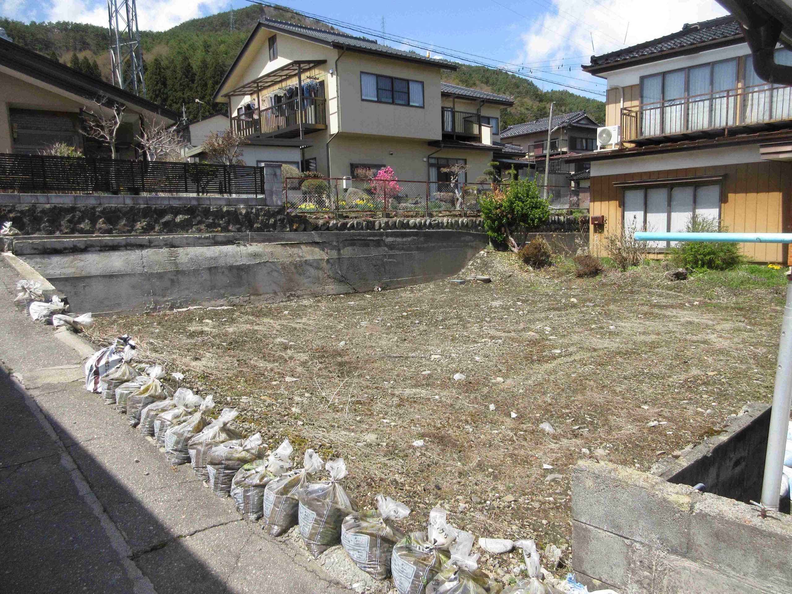 道路との高低差あり