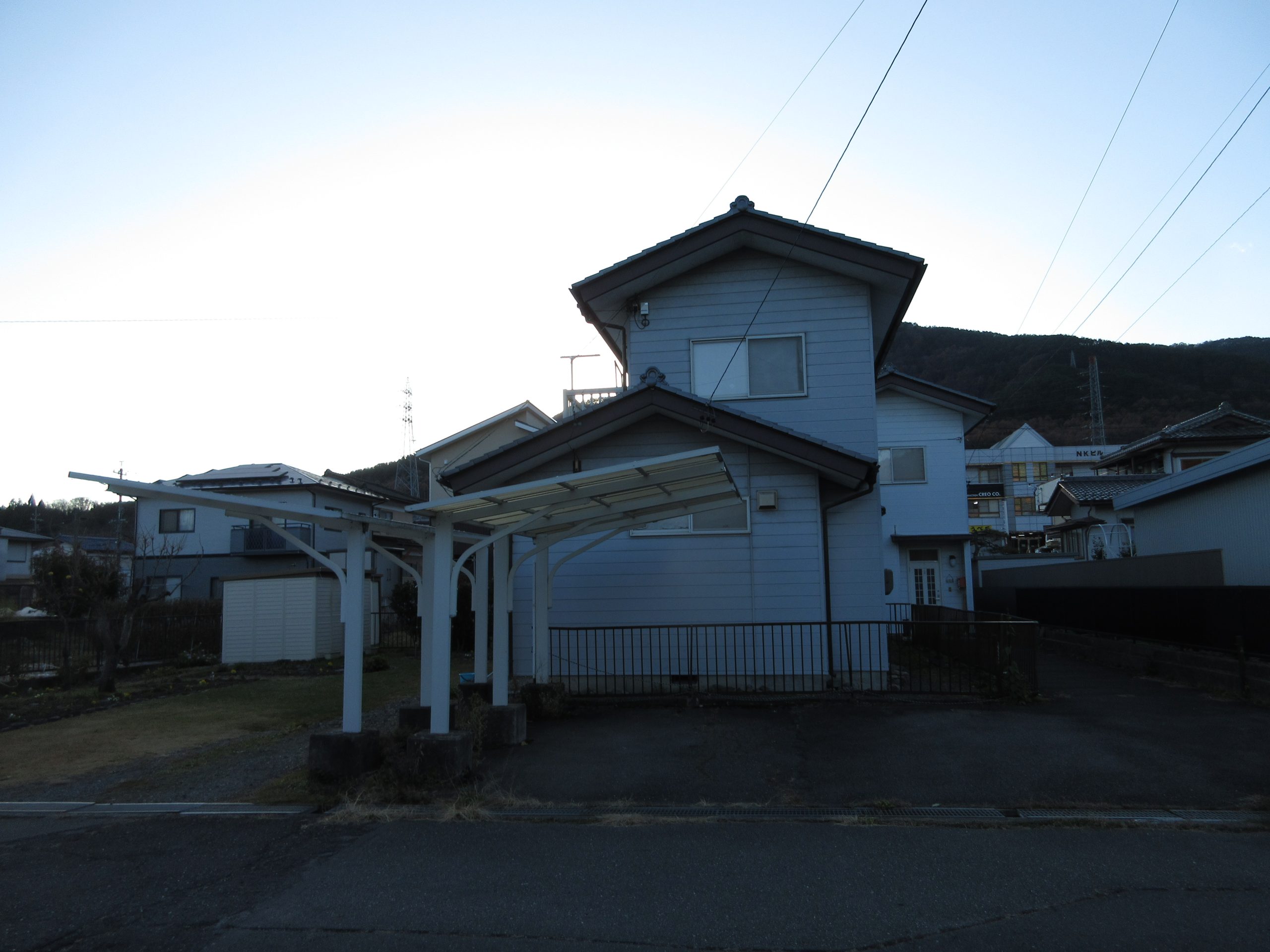 駐車場（左側）